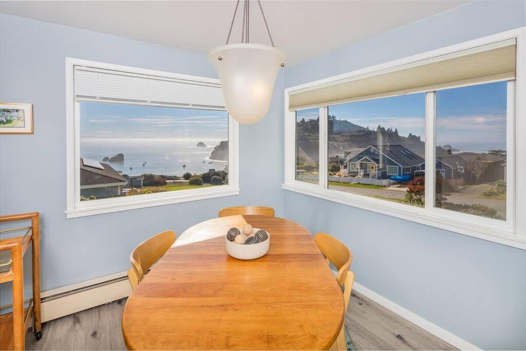 Ocean View Village Condo With Trails To Beaches Trinidad Eksteriør bilde